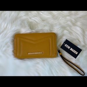 Brand new Steve Madden wallet wristlet! 😍